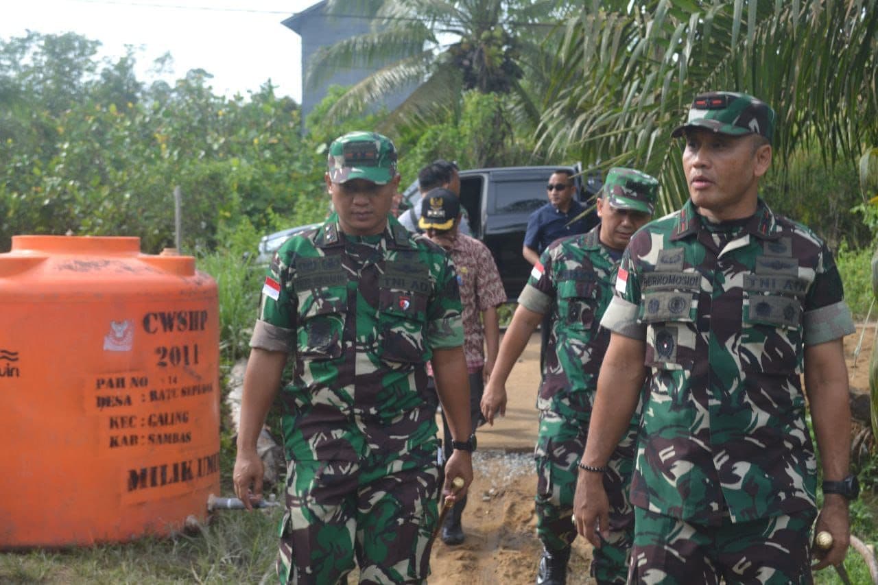 Danrem 121/Abw Tinjau TMMD Sambas: Infrastruktur Kunci Peningkatan Ekonomi Desa Ratu Sepudak